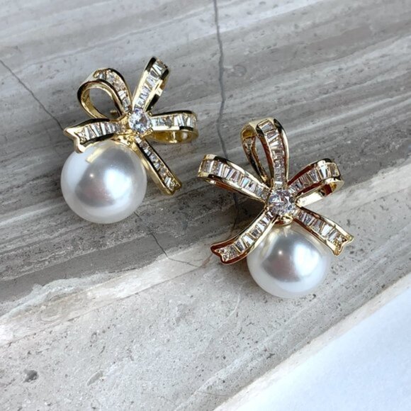 NEW ~ Anthropologie, BHLDN, Gemelli Pearl & Rhinestone "Layla" Gold Bow Earrings - Picture 8 of 12